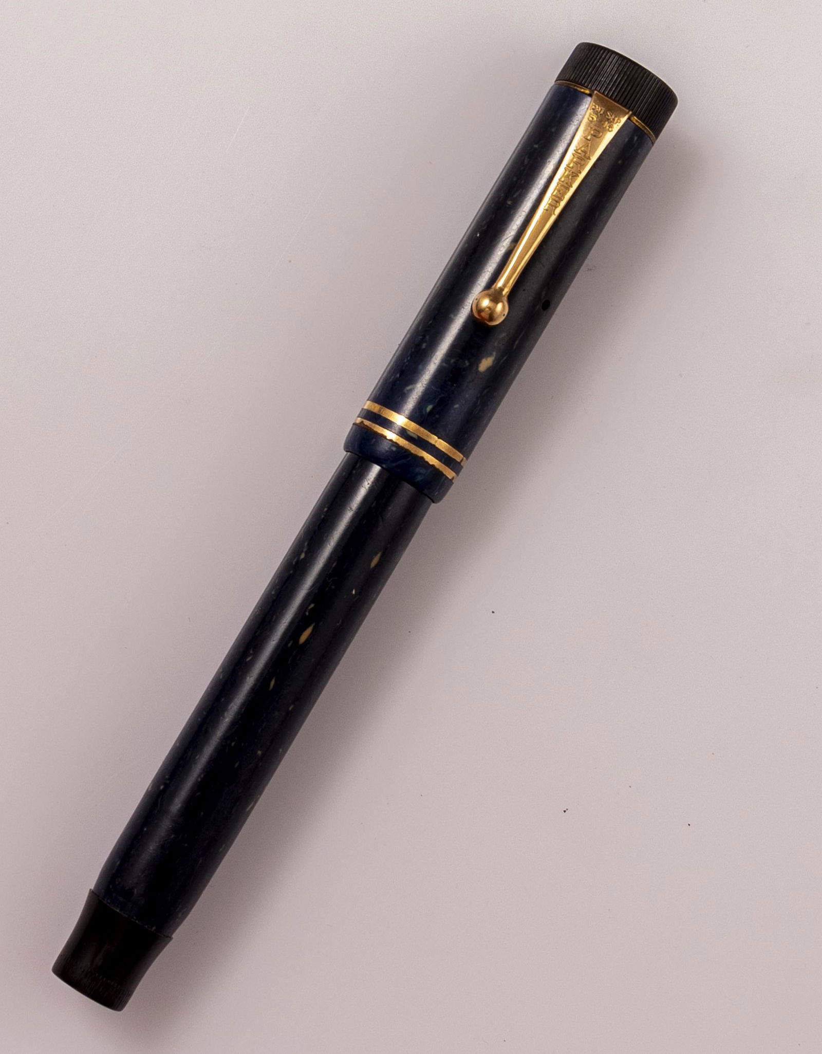 Parker Duofold Canada Senior Lucky Curve Fountain Pen (1 of 7)