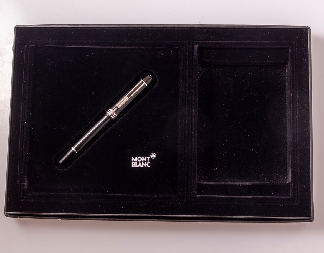 Montblanc Donation Pen Sir Georg Solti Special Edition Fountain Pen: Montblanc Special Donation pen, Sir Georg Solti. Size: 5.7" (14.5 cm). 18K white gold nib, M. Mint in original box. Never inked.