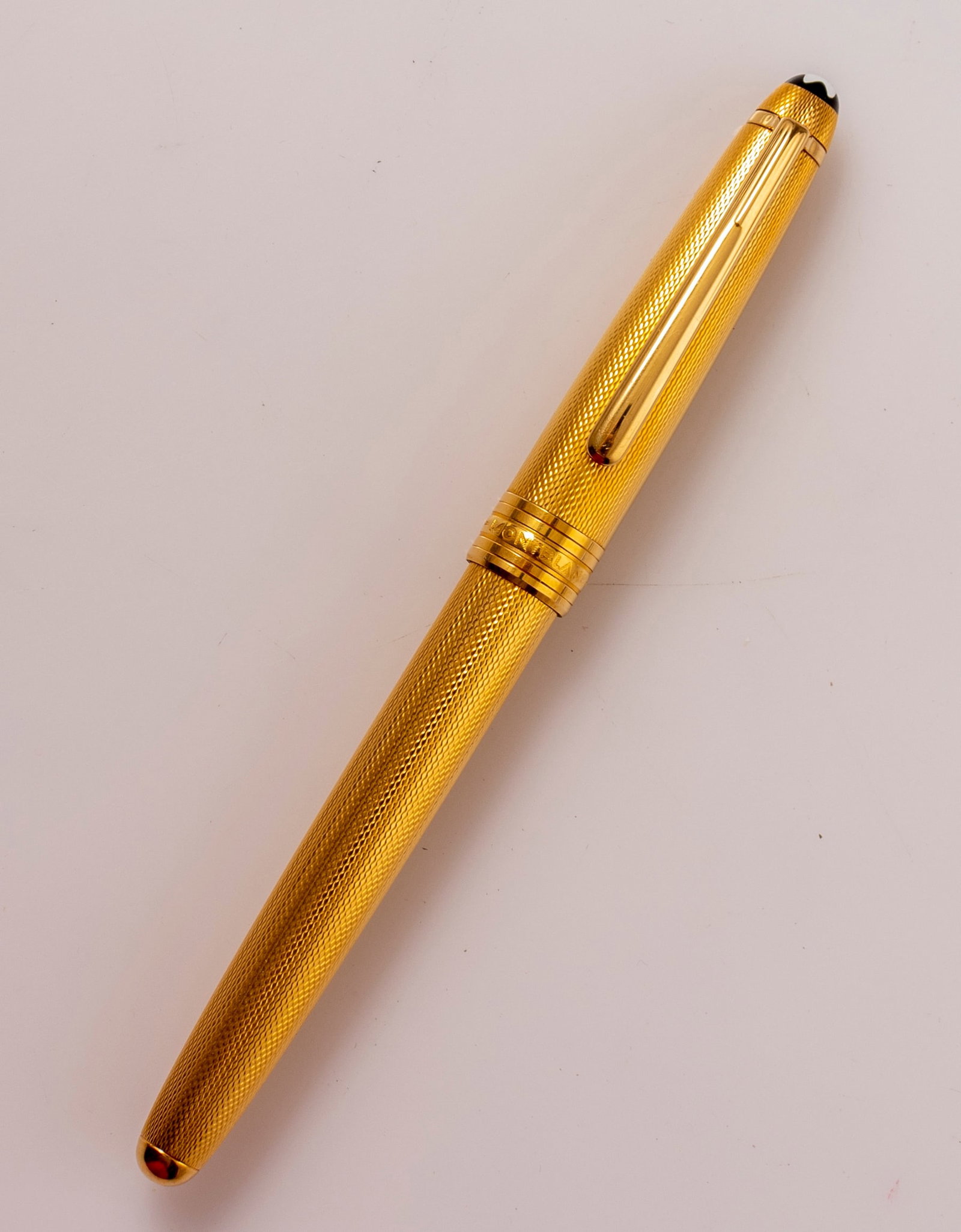 Montblanc Meisterstuck 144 Fountain Pen: Montblanc Meisterstück 144 fountain pen, Gold plated. Size: 5.3" (13.5 cm). 2 toned 18K gold nib, M. Excellent condition, minor wear to plating.