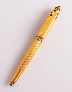 Panthère de Cartier Trinity Fountain Pen: Panthère de Cartier Trinity fountain pen, Gold plated. Size: 5.15" (13.1 cm). Numbered 022106. 18K gold nib, M. Excellent condition.