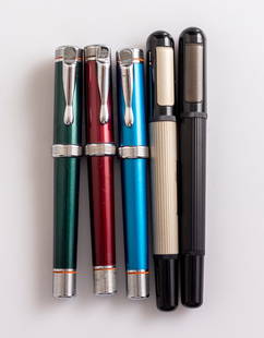 Harley Davidson Fountain Pens: Lot of 5 Harley Davidson fountain pens, Various colors and models including a Safety pen. Size: 4.9"-5.5" (12.5-14 cm). Metal nibs, various sizes. Very good condition.