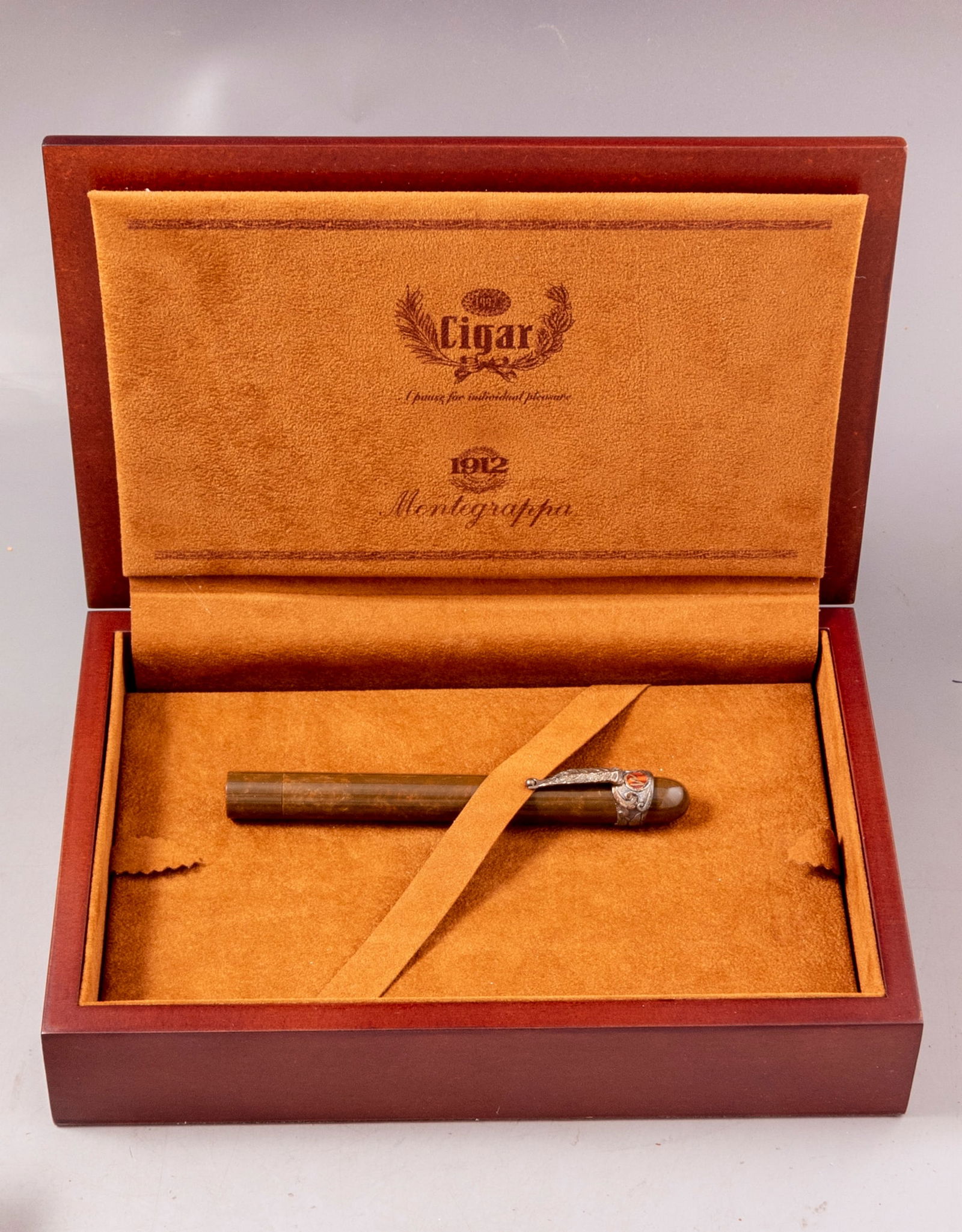 Montegrappa Cigar LE Fountain Pen (1 of 12)