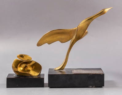 Domenico Calabrone (1928-2000): Domenico Calabrone (1928-2000), Lot of 2 bronze sculptures, Bird and an abstract, height (including bases): 8.5-21 cm, signed. One of the bases bears a dedication plaque.