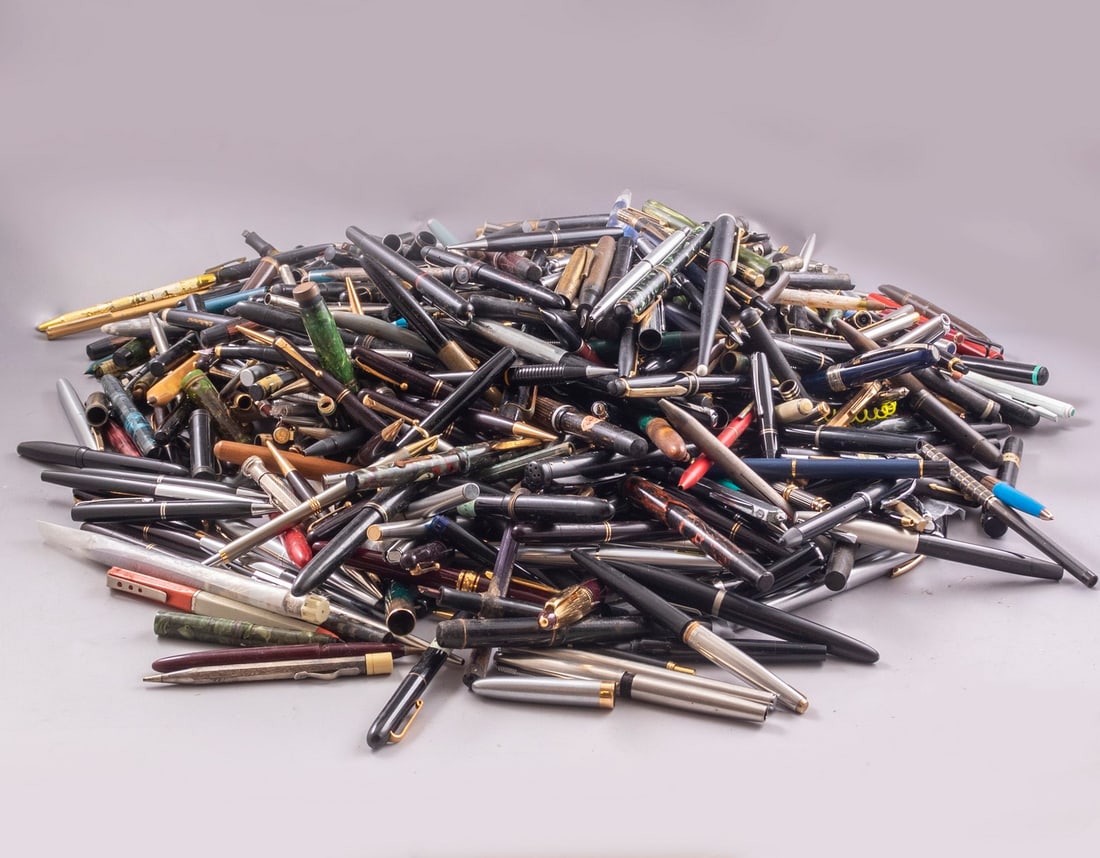 Large Lot of Pen & Pen Parts (1 of 7)