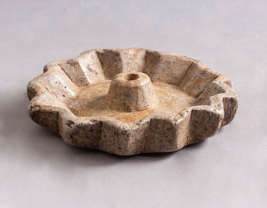 Antique Yemenite Stone Carved Oil Lamp: Antique Yemenite Alabaster carved oil lamp. Diameter: 15 cm.