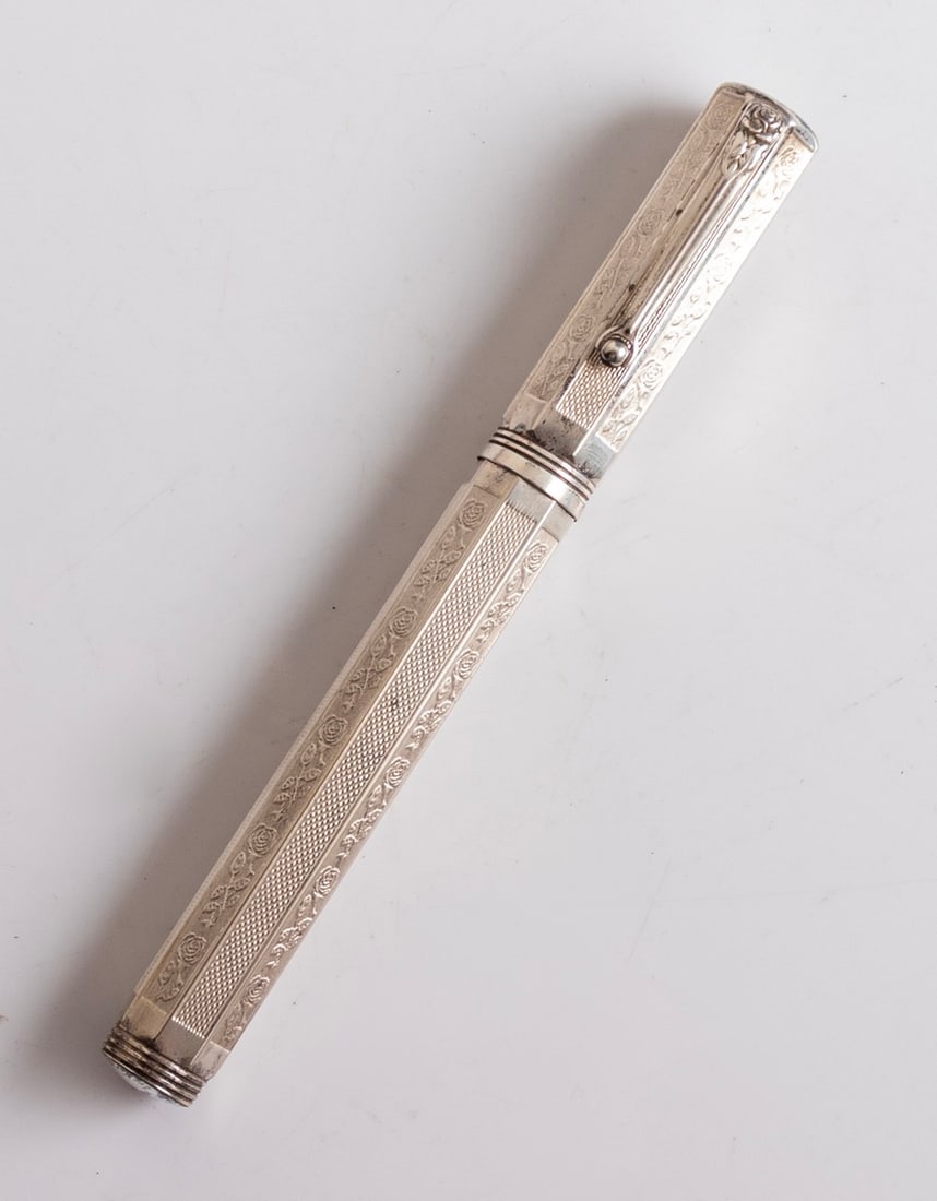 Montegrappa Rose War Reminiscence LE Fountain Pen (1 of 8)