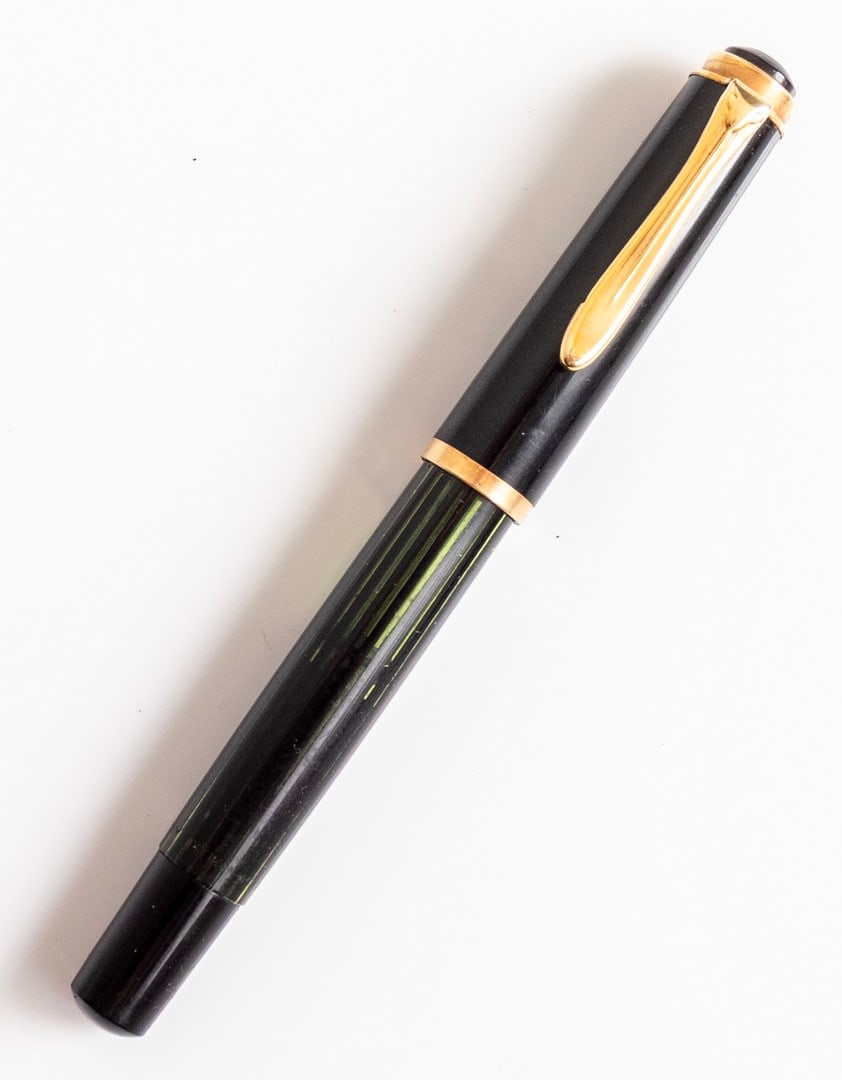 Pelikan 400 Fountain Pen: Pelikan 400 fountain pen, striped black. Size: 5" (12.6 cm), 18K gold nib, F. Very good condition.