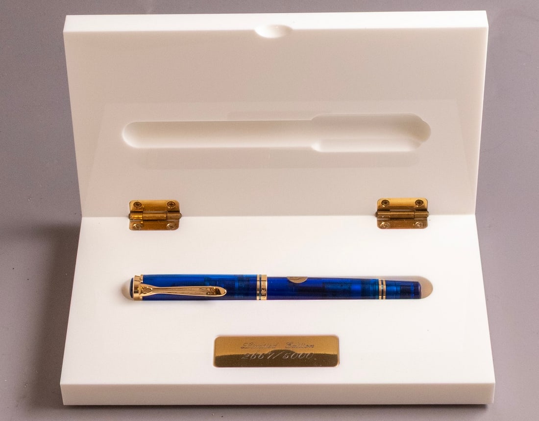 Pelikan M800 - Blue Ocean Fountain Pen, Limited Edition (1 of 13)