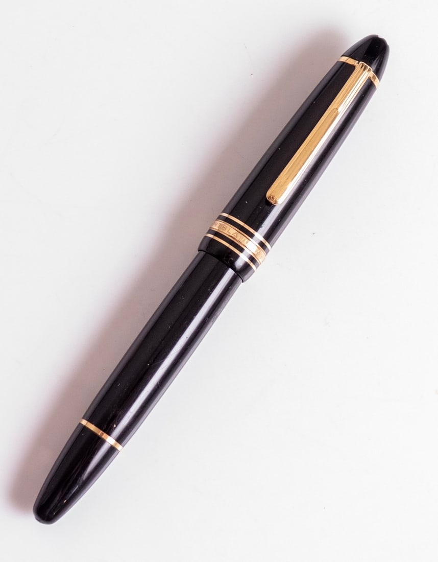 Montblanc Meisterstuck 146 Legrand Fountain Pen: Montblanc Meisterstuck 146 Legrand fountain pen, Black with GP trims. Size: 5.6" (14.2 cm). 14K gold nib, F. Excellent condition.