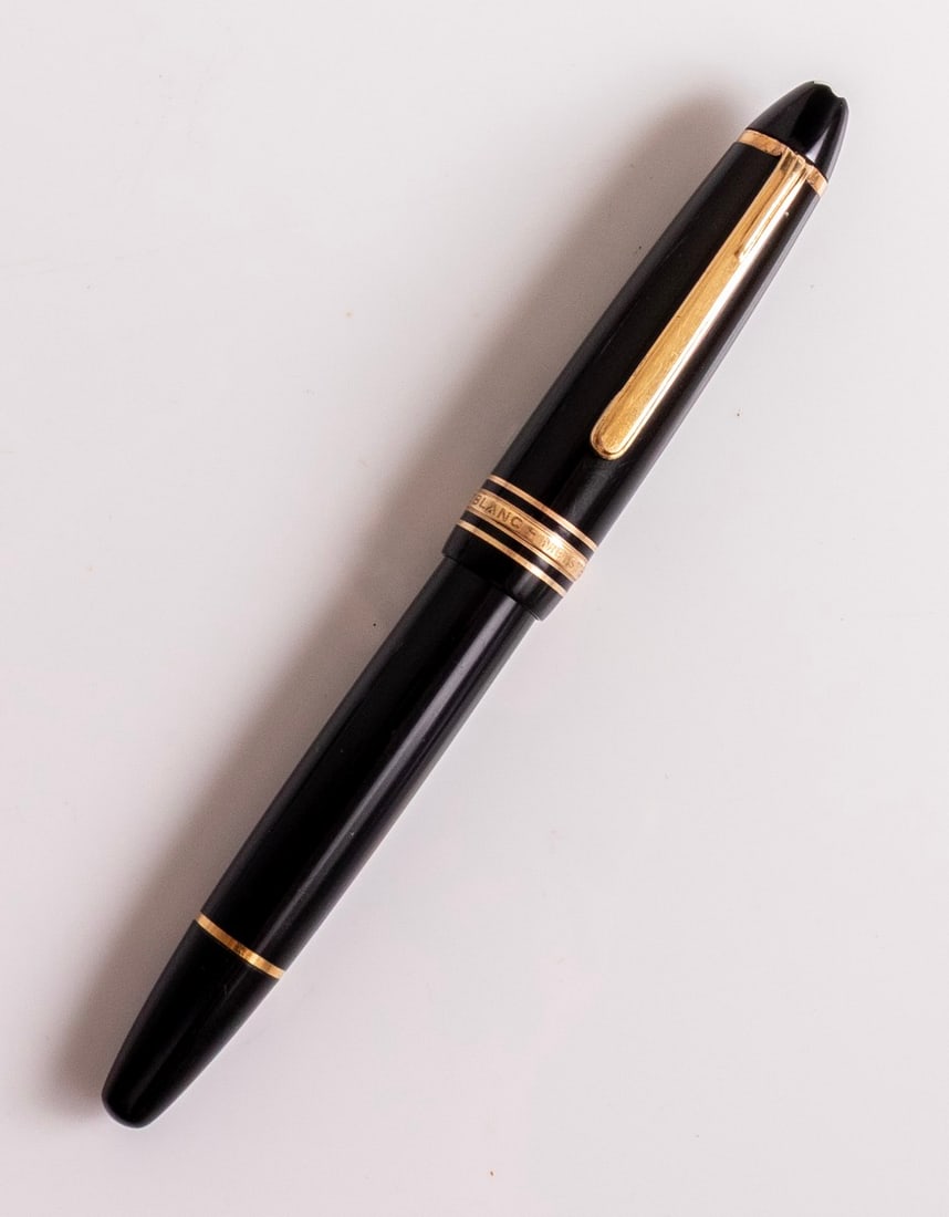 Montblanc Meisterstuck 146 Legrand Fountain Pen: Montblanc Meisterstuck 146 Legrand fountain pen, Black with GP trims. Size: 5.6" (14.2 cm). 14K gold nib, M. Excellent condition.