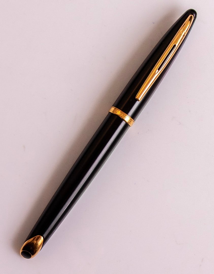 Waterman Carene Fountain Pen: Waterman Carene fountain pen, Black Lacquer. Size: 5.7" (14.5 cm). 18K gold nib, B. Very good condition.