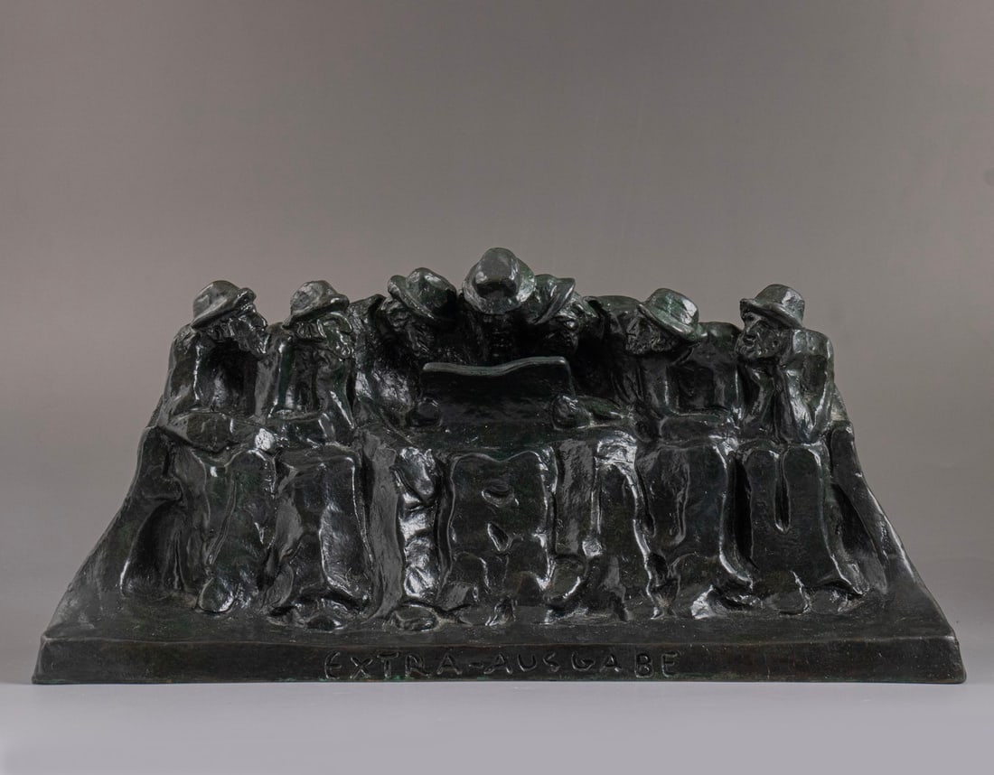 Helene Zelezny-Scholtz (1882-1974), bronze sculpture.: Helene SCHOLZ-ZELEZNY (1882-1974), "Reading of the newspaper", bronze sculpture, 1915. Dimensions: 33X10.5X15 cm.