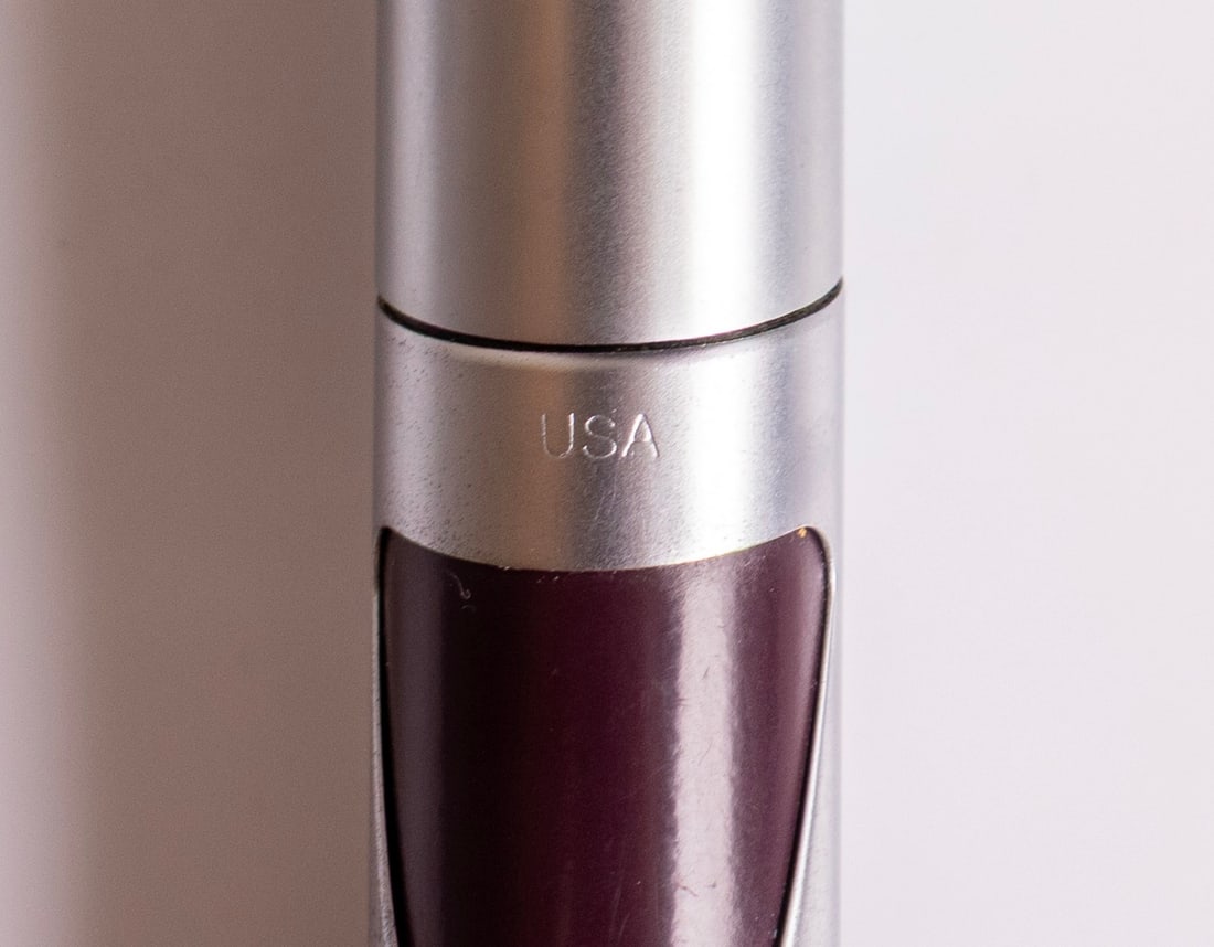 Sheaffer Intrigue Fountain Pen: Sheaffer Intrigue fountain pen. Size: 5.5" (13.9 cm). 14K gold nib, M. Excellent condition.