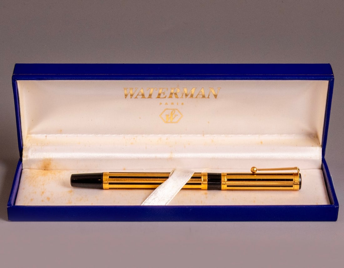 Waterman Watermina Night & Day Fountain Pen: Waterman Watermina Night & Day fountain pen, made in France, gold-plated overlay. Size: 5.3" (13.8 cm), 18K gold nib, M. Excellent condition.