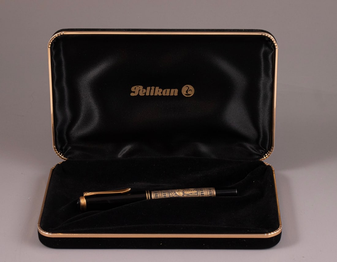 Pelikan M700 Toledo Fountain Pen: Pelikan M700 Toledo Fountain pen, Gold inlay, Chrome trims. Size: 4.9'' (12.5 cm). 18K gold nib, size F. Numbered edition, excellent condition.
