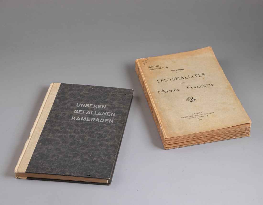 Books on Jewish Soldiers in World War I - German and French Army: Lot of 2 books on Jewish soldiers in World War I, including: * Unseren Gefallenen Kameraden - Gedenkbuch für die im Weltkrieg gefallenen Münchener Juden. Munich, 1929. Book about Jewish fallen