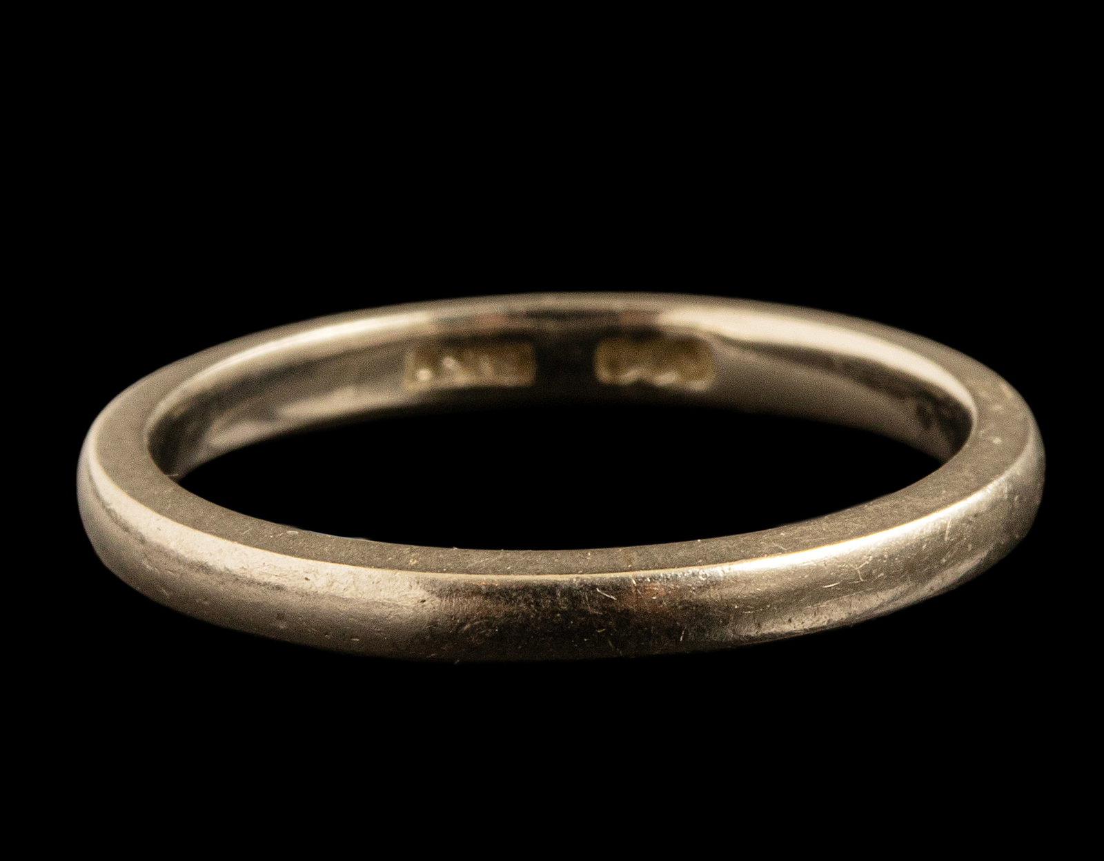 Platinum Wedding Band: Platinum wedding band. Size: US 6, Weight: 3.5 grams. Hallmarked.