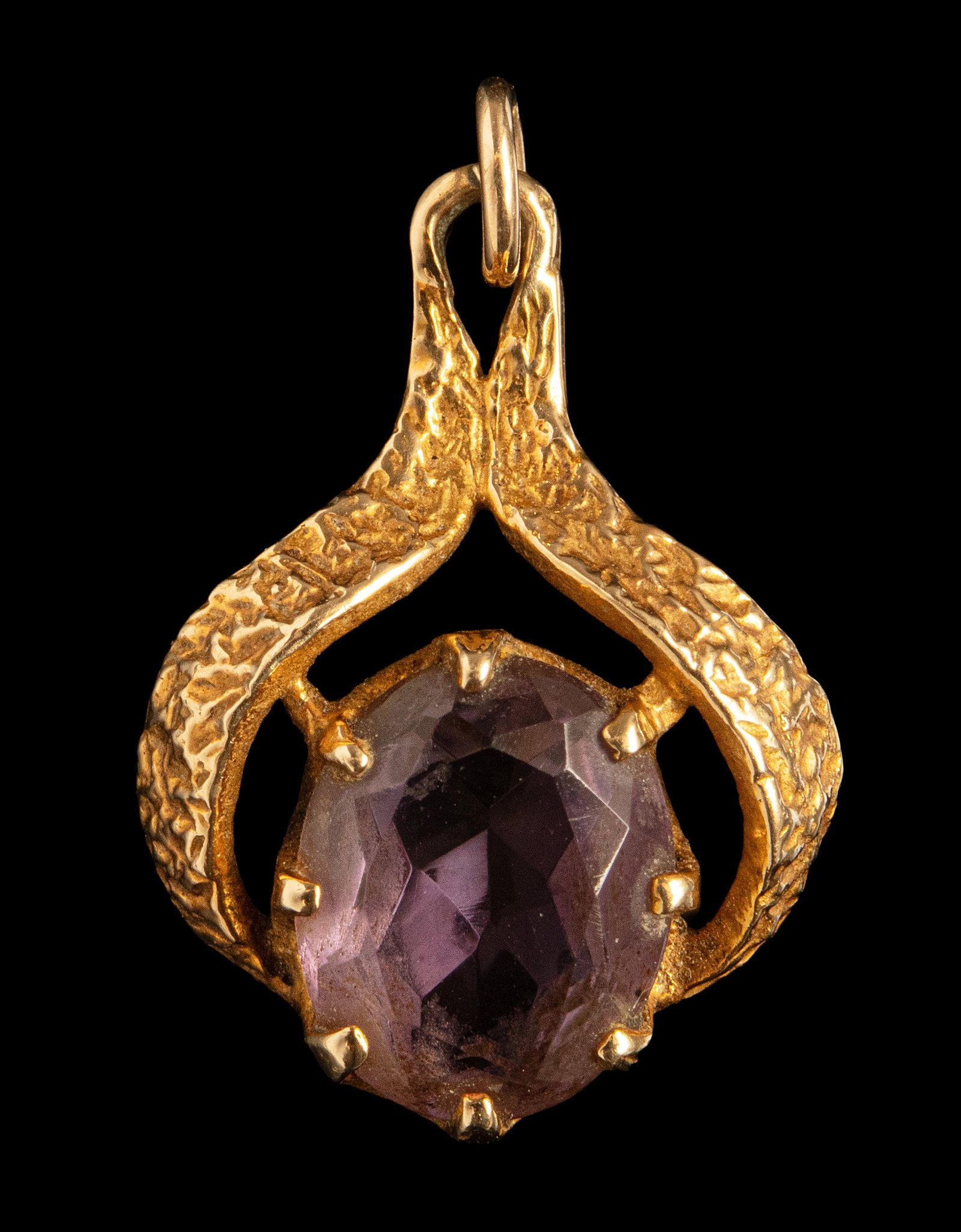 Gold Amethyst Pendant: 9K gold pendant set with amethyst (9 x 7 mm). Length: 18 mm. Weight: 1.1 g. Unmarked, the gold has been tested.