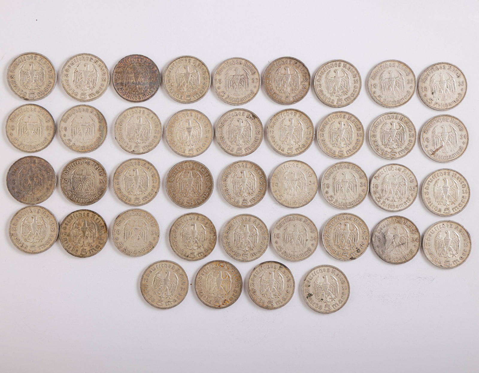 Silver Coins, Germany: Lot of forty 5 Reichsmark 900 silver coins, Germany, 1934–1938. Total weight: 554 grams. Various conditions.