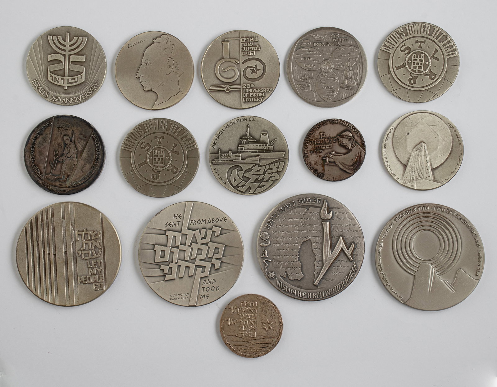 Israeli Silver Medals: Lot of fifteen 935 silver medals, Israel Government Coins and Medals Corp. Total weight: 897 grams.