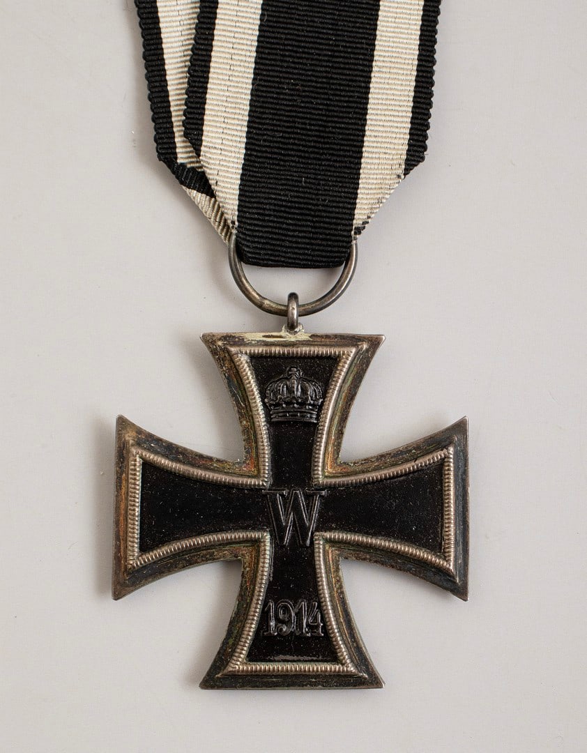 Iron Cross Medal, Prussia: Iron Cross medal, awarded by the Prussian Army, 1914. Including an original ribbon. Dimensions (without ribbon): 43X43 mm.