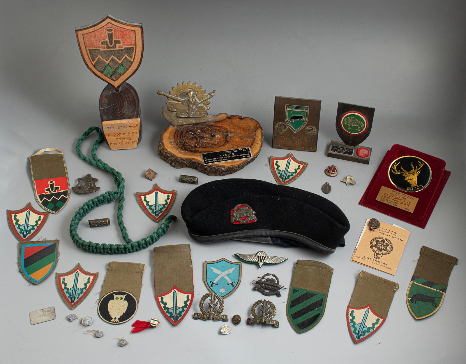 Israeli Military Badges, Ranks and Commemorative Plaques (1 of 8)