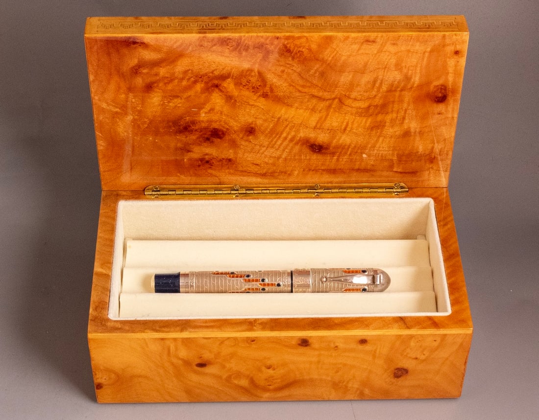 Montegrappa 88th Anniversary, Limited Edition Fountain Pen: Montegrappa Fountain pen, Limited edition on the occasion of the company's 88th anniversary, sterling silver and enamel, numbered 344/888, Size: 5.85" (15 cm), 18K gold nib, M. Excellent condition, in