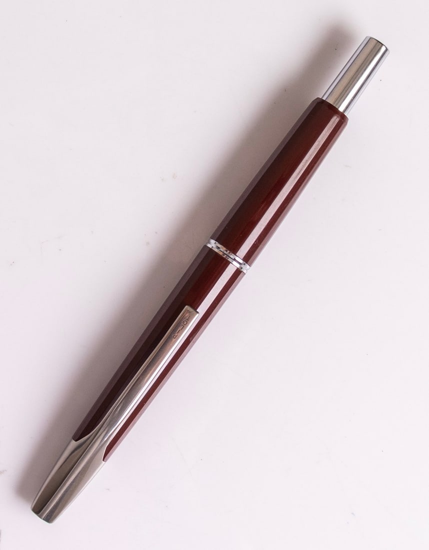 Pilot Capless Fountain Pen: Pilot fountain pen, Capless 8th generation, Burgundy. Size: 5.4" (13.7 cm). 14K gold nib, M. Excellent condition, NOS.