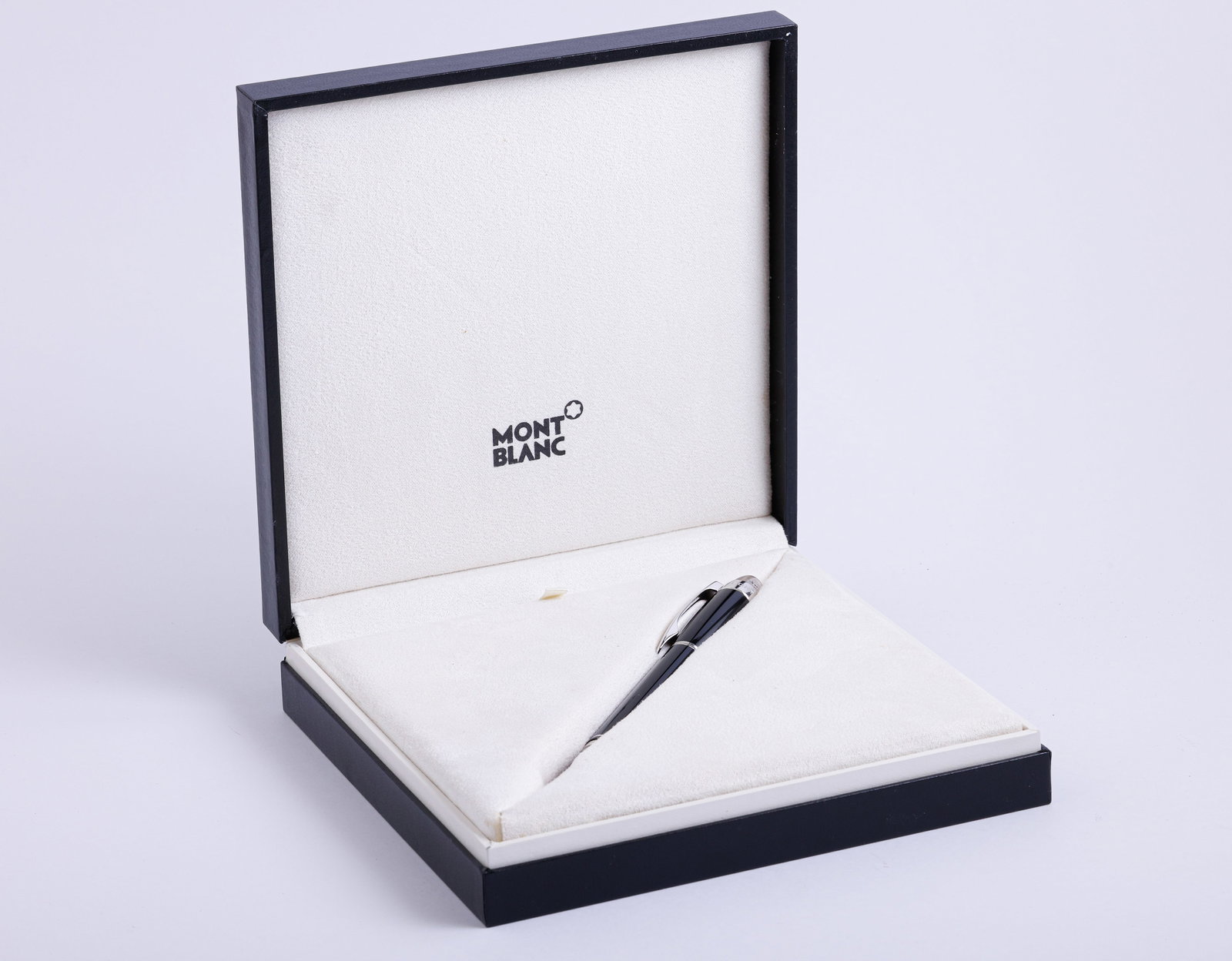 Montblanc StarWalker Soulmakers for 100 Years Special Edition Fountain Pen: Montblanc StarWalker Soulmakers for 100 Years Special edition fountain pen, Black with platinum-plated trims. Size: 5.55" (14.1 cm). 18K white gold nib, M. Mint condition in original box, accompanied 