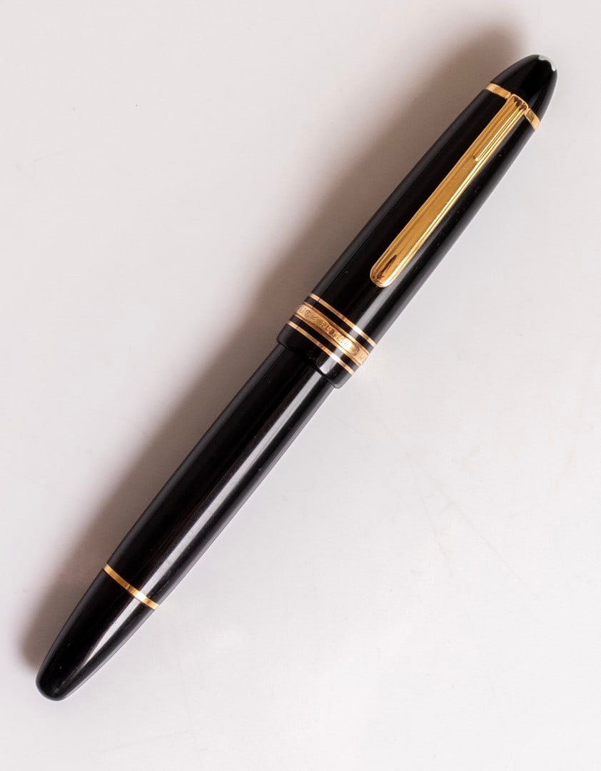 Montblanc Meisterstuck 146 Legrand Fountain Pen: Montblanc Meisterstuck 146 Legrand fountain pen, Black with GP trims. Size: 5.6" (14.2 cm). 14K gold nib, M. Excellent condition.