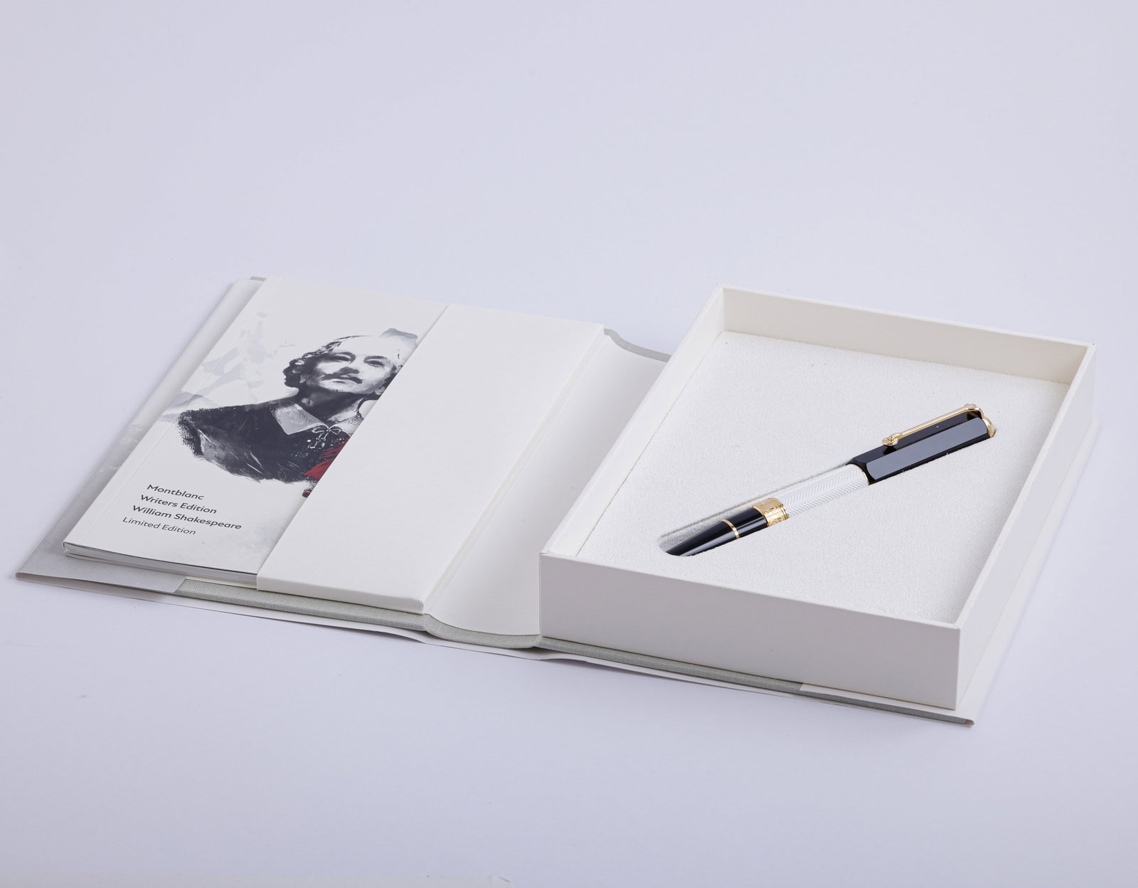 Montblanc Limited Writers Edition Fountain Pen, William Shakespeare: Montblanc Limited Writers edition fountain pen, "William Shakespeare". Size: 5.6" (14.2 cm). 18K gold nib, F. Numbered 3371/8700. Mint in original box, accompanied by the brochure. Never inked.