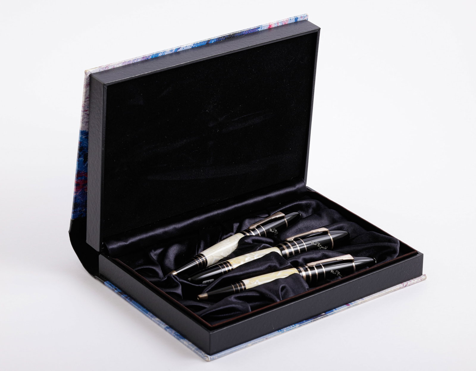 Montblanc Limited Edition Pens Set, F. Scott Fitzgerald: Set of Montblanc fountain pen, ballpoint pen and mechanical pencil, F. Scott Fitzgerald, Limited Writers Edition. Size: 5.35"-5.45" (13.6-13.9 cm). 18K gold nib, M. Numbered 3102/18500. Mint, in origi