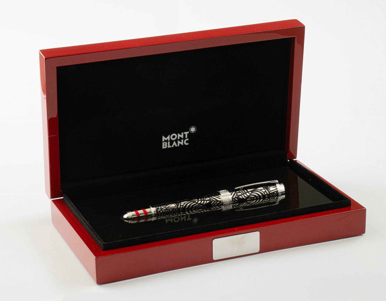 Montblanc POA Peggy Guggenhelm Fountain Pen, Limited Edition: Montblanc Peggy Guggenhelm, Patrons of Art series, Limited edition. Size: 5.6" (14.3 cm). 18K white gold nib, F. Numbered 671/4810. Mint condition, never inked, in original case with certificates.