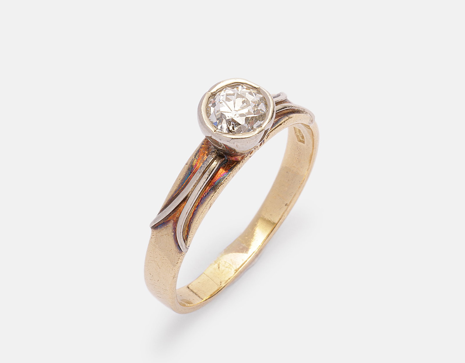Gold & Diamond Ring: 18K gold ring set with a diamond weighing approximately 60 points. Size: US 8. Weight: 3.9 grams. Hallmarked.