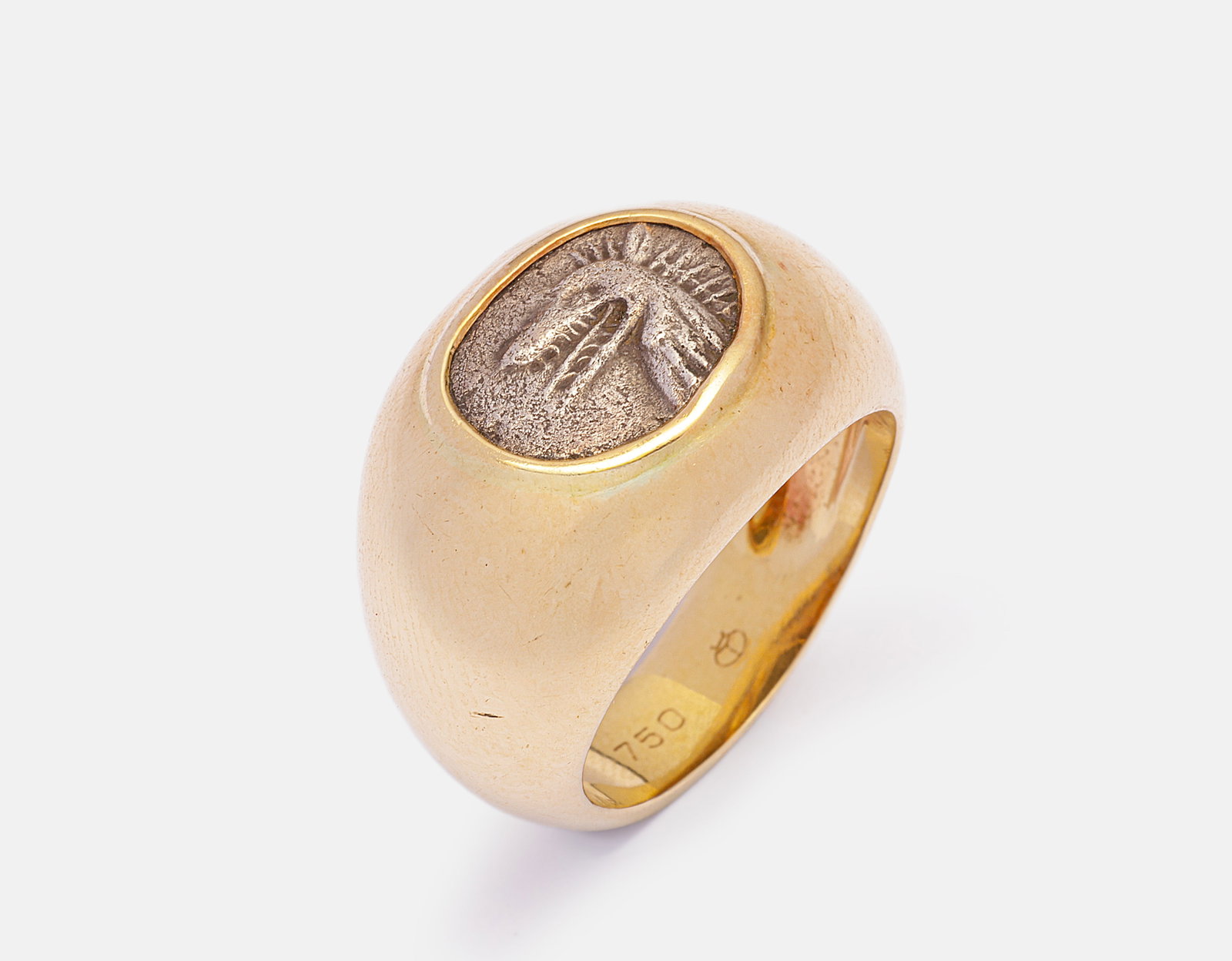 Gold Ring: 18K gold gentleman’s ring, set with a silver coin. Size: US 7.5. Weight: 18 grams. Hallmarked.
