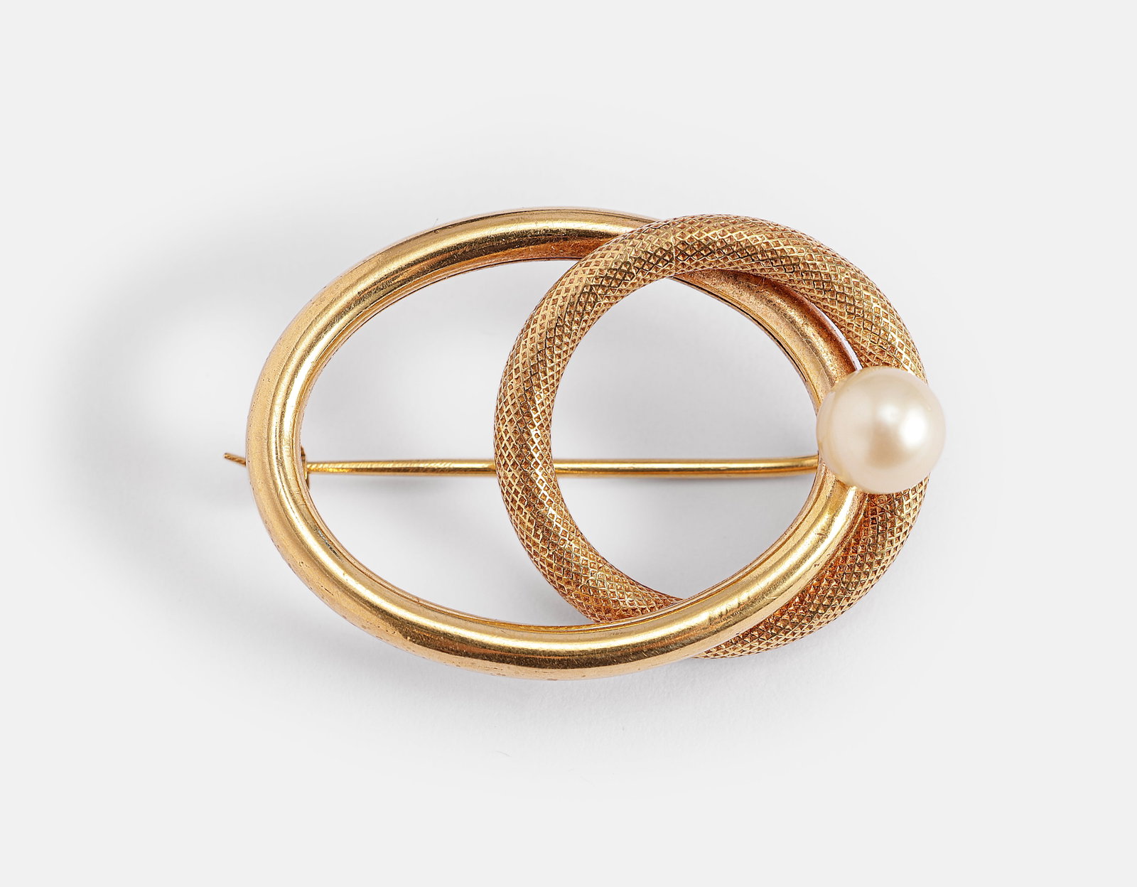 Italian Gold & Pearl Brooch: Italian 14K gold brooch set with a pearl (6 mm). Length: 35 mm. Weight: 5.3 grams. Hallmarked.