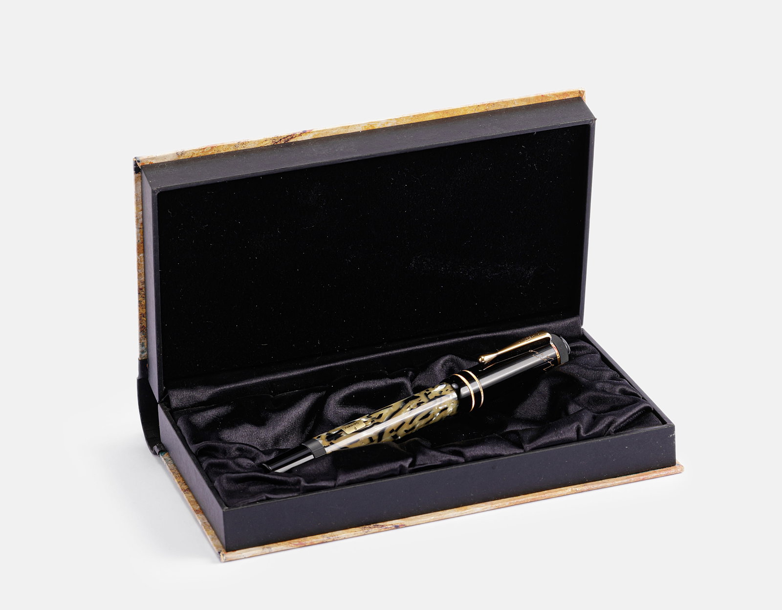 Montblanc Oscar Wilde LE Fountain Pen (1 of 9)
