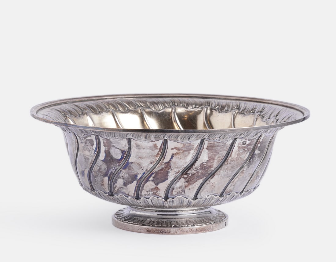Silver Bowl, Odiot: Silver bowl by Odiot, Paris, France. Height: 7.5 cm. Diameter: 18 cm. Weight: 325 grams. Hallmarked.