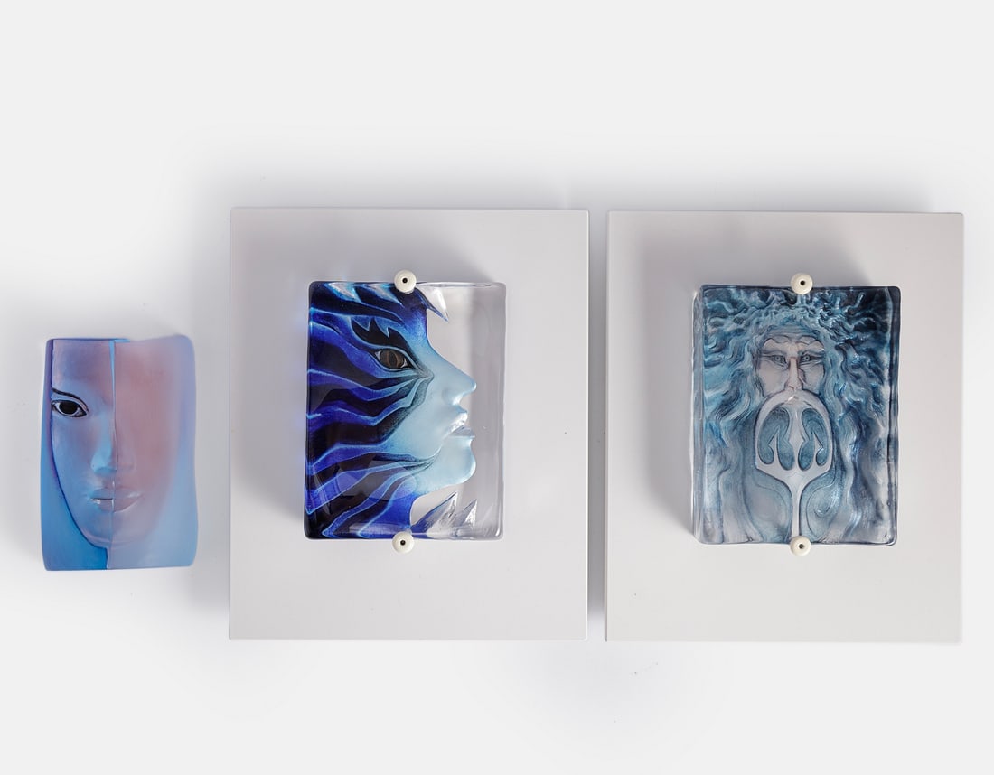 Mats Jonasson (b. 1945): Mats Jonasson (b. 1945), Lot of 3 crystal sculptures, Figures, length: 13–14 cm, signed, one bearing a Målerås label. In original boxes.