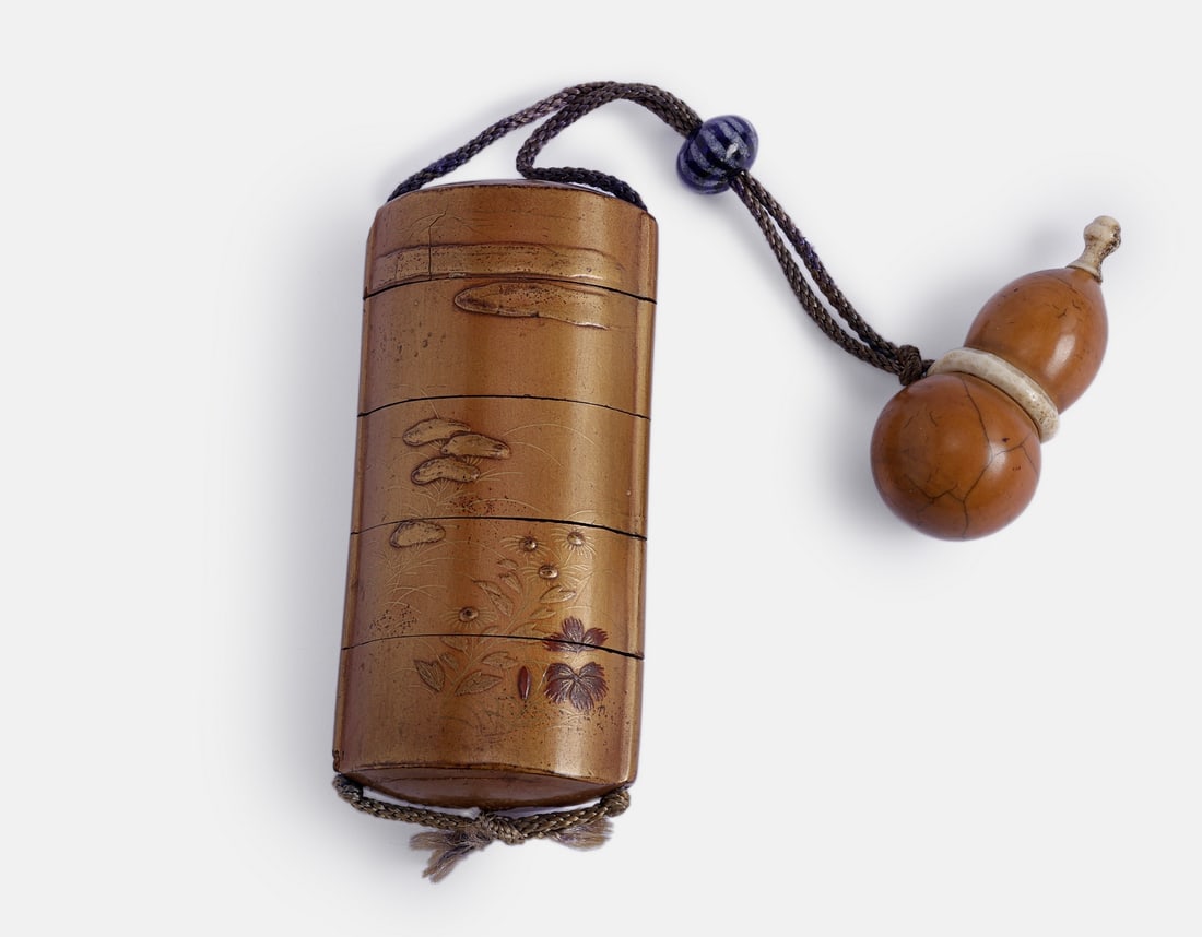 Japanese Inro & Netsuke: Japanese lacquer inro, Meiji period. Combined with a carved Netsuke. Inro dimensions: 10X3X5 cm. Netsuke length: 6 cm. Minute flaws to the inro, cracks to the Netsuke.