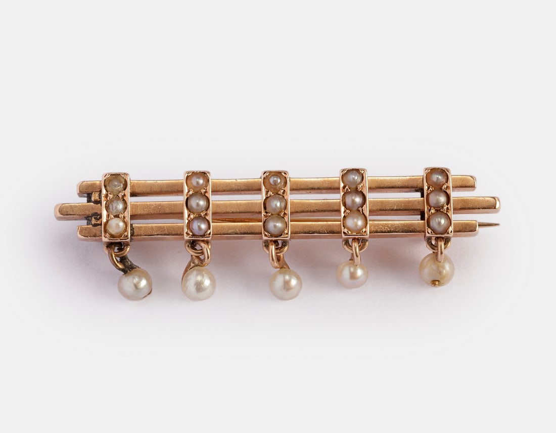 Gold & Pearl Brooch: 14K gold brooch set with pearls. Length: 38 mm. Weight: 4 g. Unmarked, gold tested.