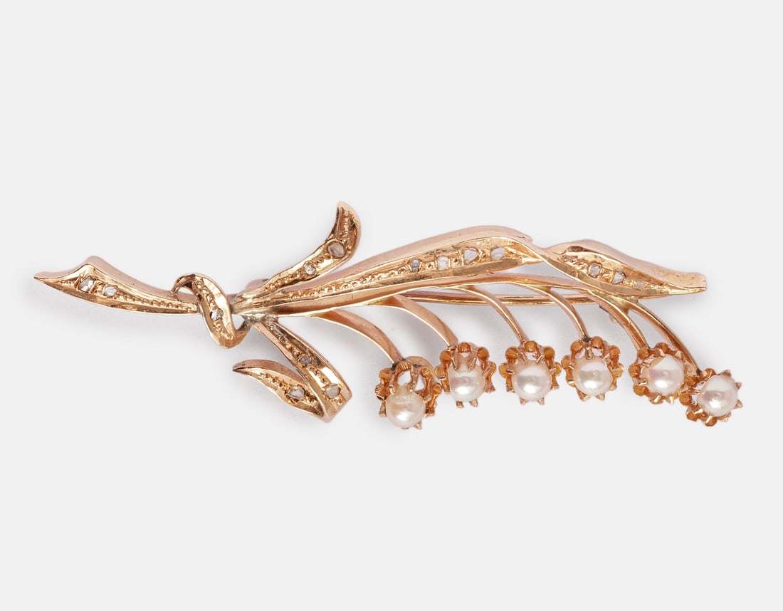 Gold & Pearl Brooch: 14K Russian gold brooch shaped as a flower, set with pearls. Length: 66 mm. Weight: 5.6 g. Hallmarked.