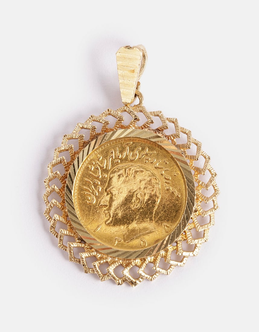Gold Pendant, Persian Coin: 14K gold pendant set with a Persian Half Pahlavi coin. Pendant diameter: 28 mm. Total weight: 7.7 grams. Hallmarked.