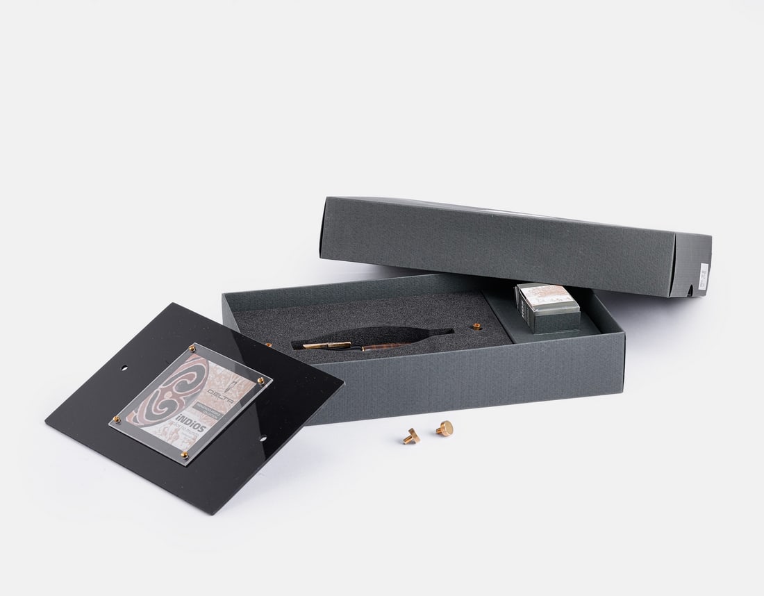 Delta Indios Fountain Pen, Special Limited Edition: Delta Indios fountain pen, Special Limited edition. Size: 5.5" (14 cm). 18K gold nib, F. Numbered 367/1500. Excellent condition, in original case with an accompanying brochure and ink bottle. Never in