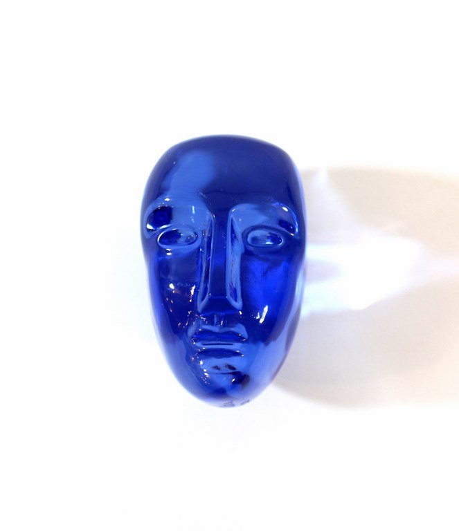 Karolina frosted blue Kosta boda figurine: A Karolina frosted blue Kosta boda figurine, "Brains", designed by Bertil Vallien. Height: 7.5 cm. Signed by the artist and dated (2010). Minor scratches.