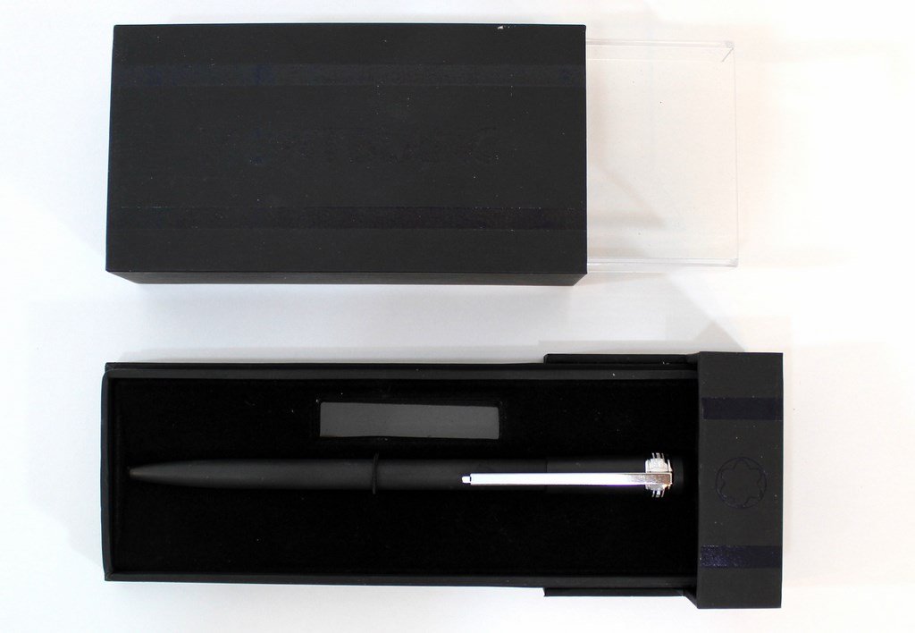 Roller pen by Montblanc (1 of 4)