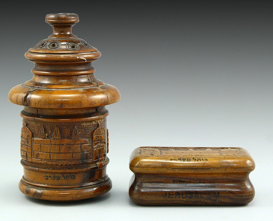 Lot of two items made of Jerusalem Olivewood (1 of 3)