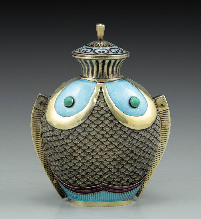 A Chinese silver and enamel bottle (1 of 3)