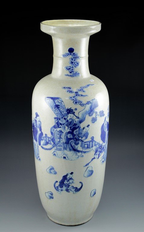 A large Chinese porcelain vase (1 of 3)