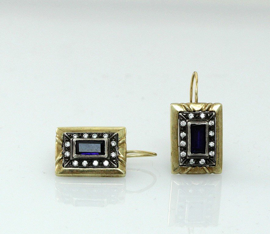 A pair of vintage earrings (1 of 1)